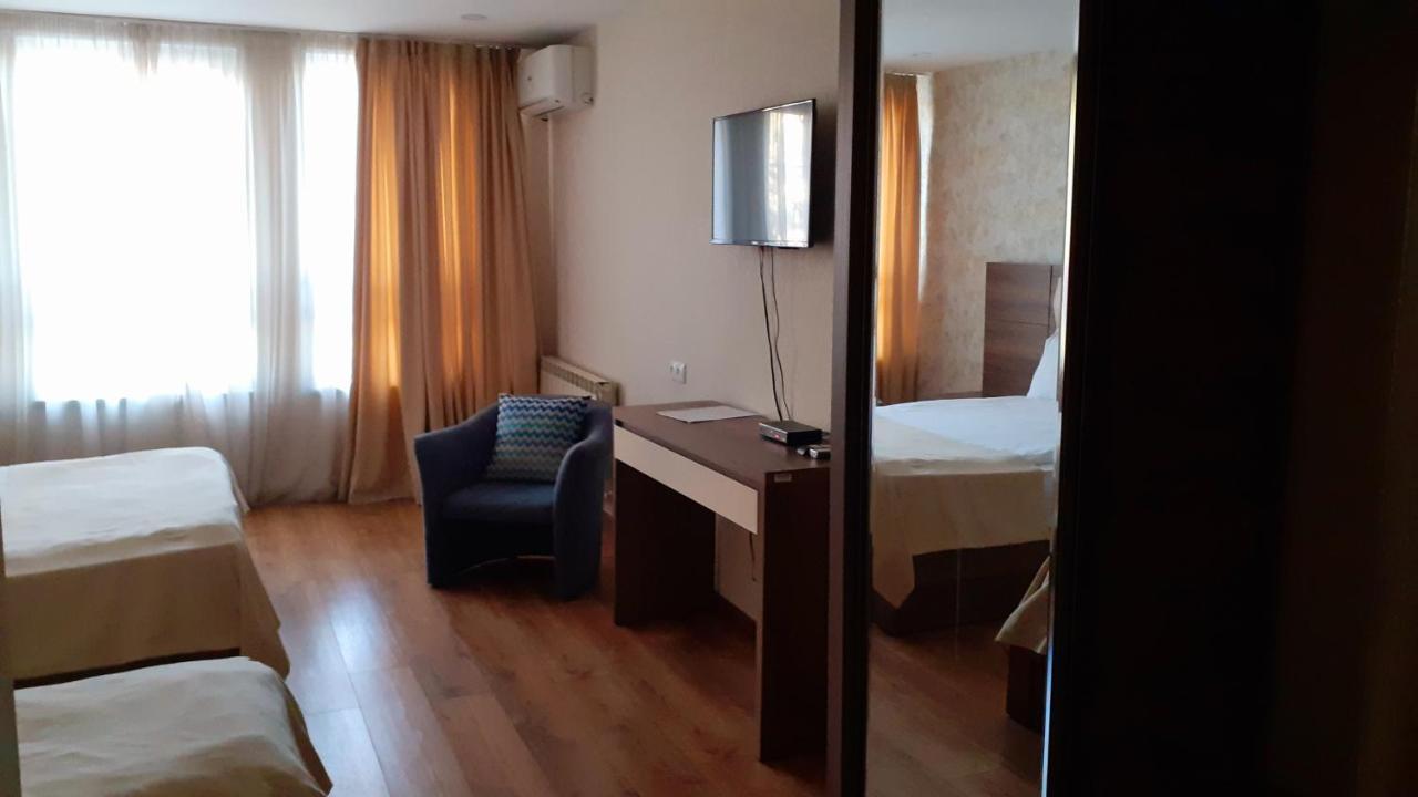 Hotel Lile Тбилиси Екстериор снимка