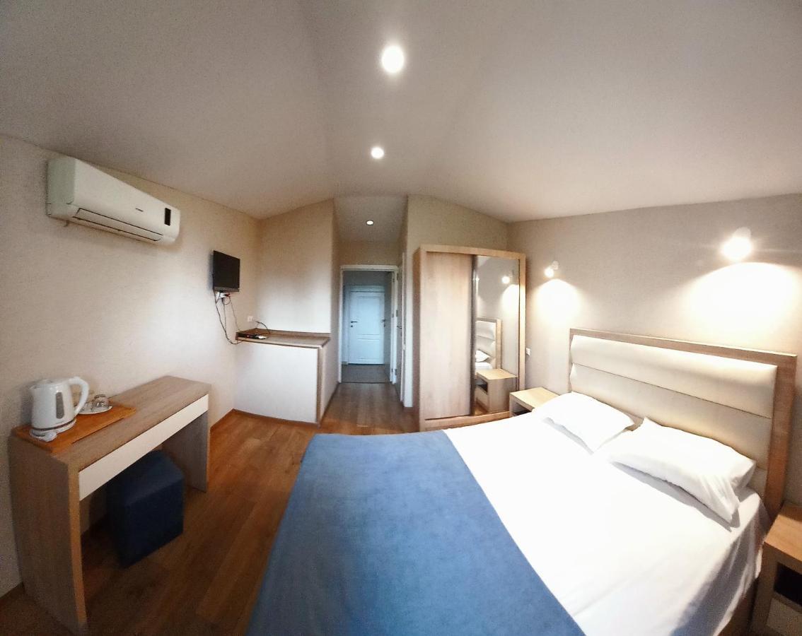 Hotel Lile Тбилиси Екстериор снимка